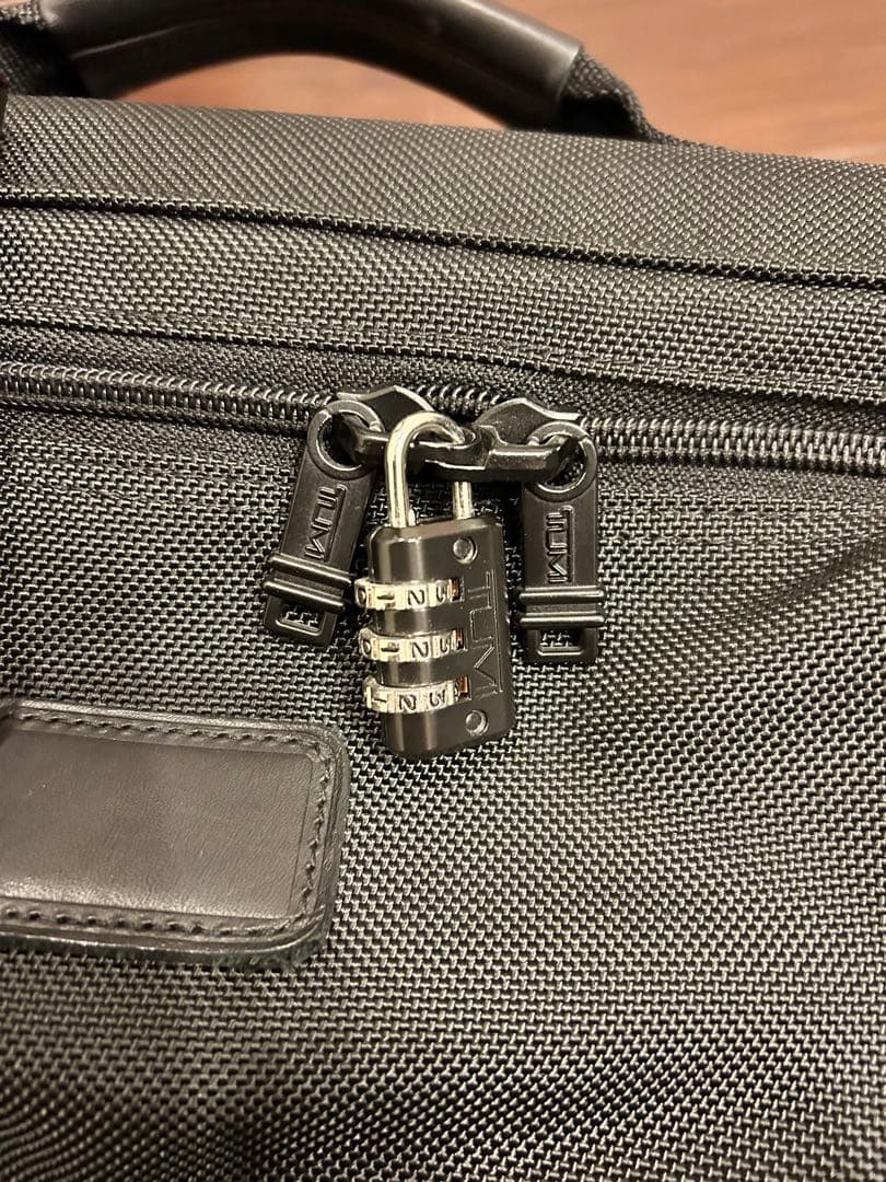 TUMI ガーメントバッグ 三つ折り