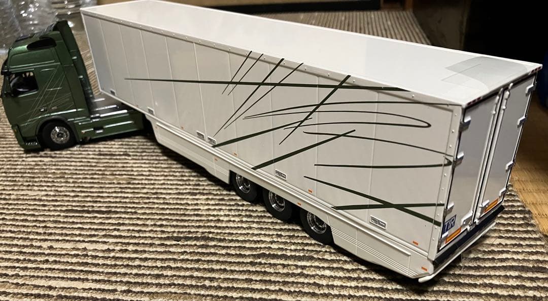 VOLVO FH 16 GLOBETROTTER ミニカー 1/43