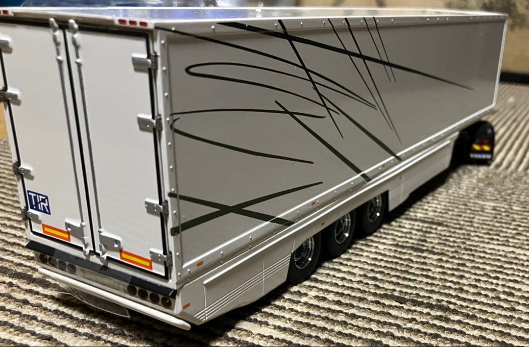 VOLVO FH 16 GLOBETROTTER ミニカー 1/43