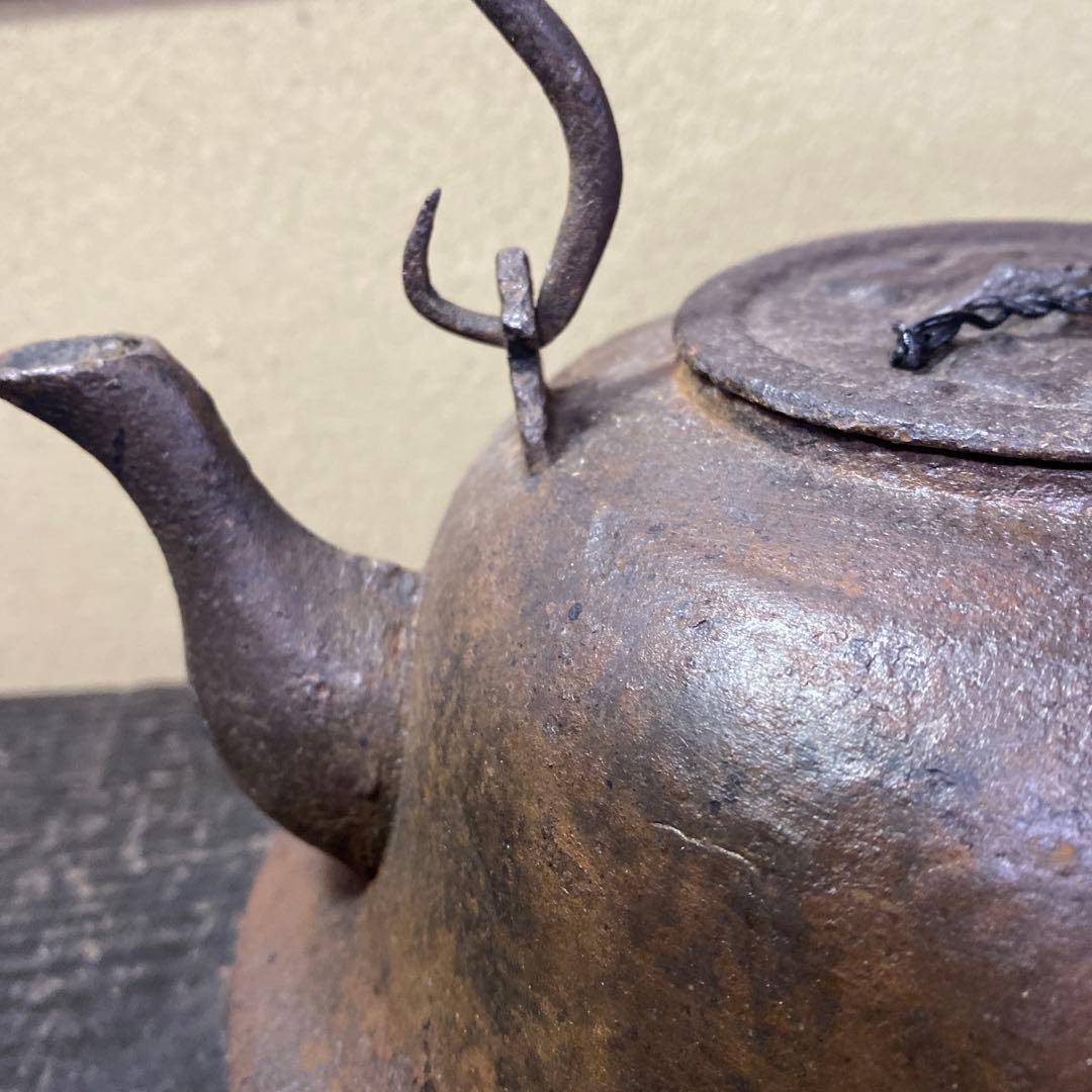 江戸時代　波ウサギ桜チラシ鉄瓶