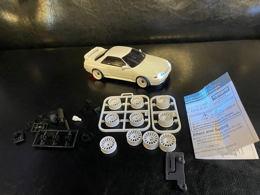 こ*こ様 京商　MINIZ スカイライン GT-R ホワイト LEDライトシャー