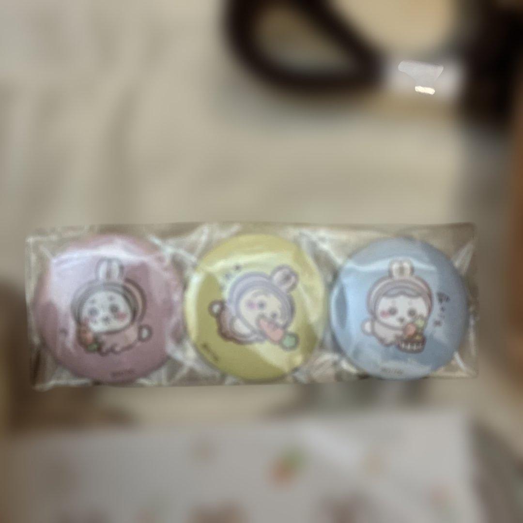 ちいかわ　2023ハッピーバッグ　うさぎ　おまけ付き　缶バッチ
