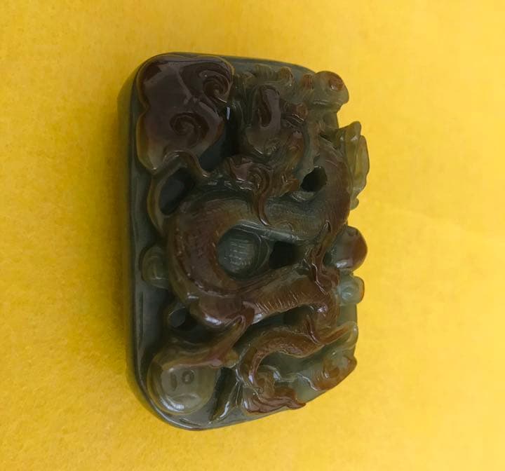 ヒスイ(翡翠) ホータン(和田玉)  龍　龍紋　浮彫空彫透彫　掛物　アンティーク