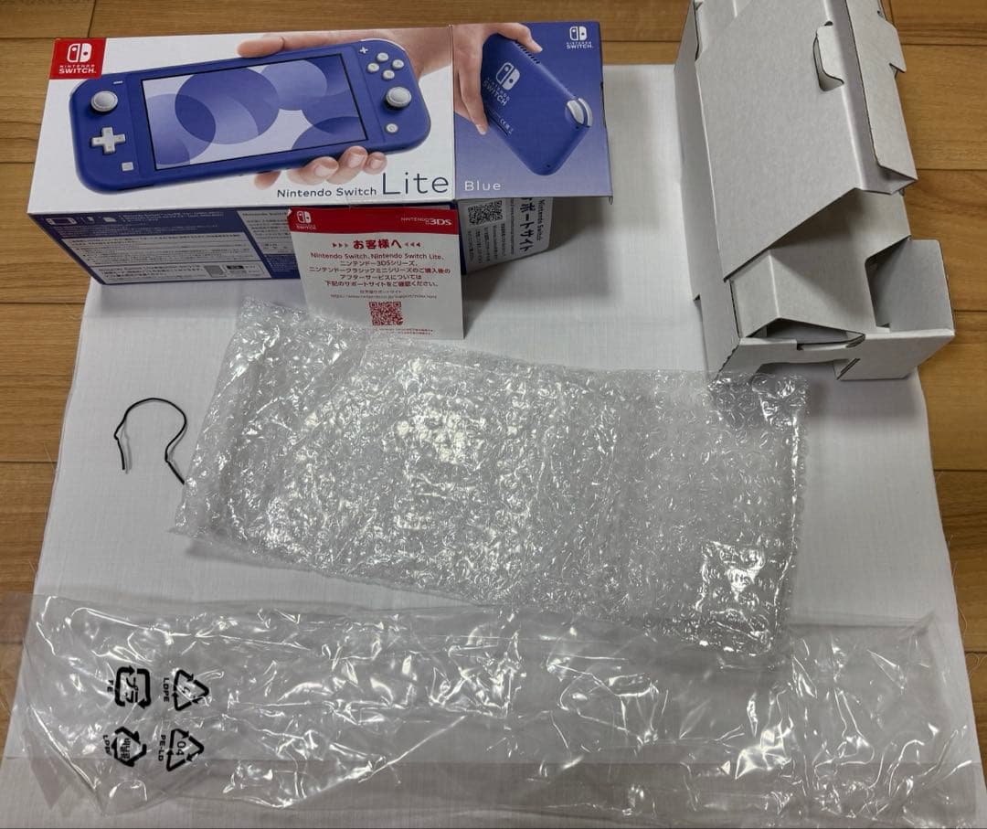 Nintendo Switch Lite ブルー 本体　本体ケース　充電器