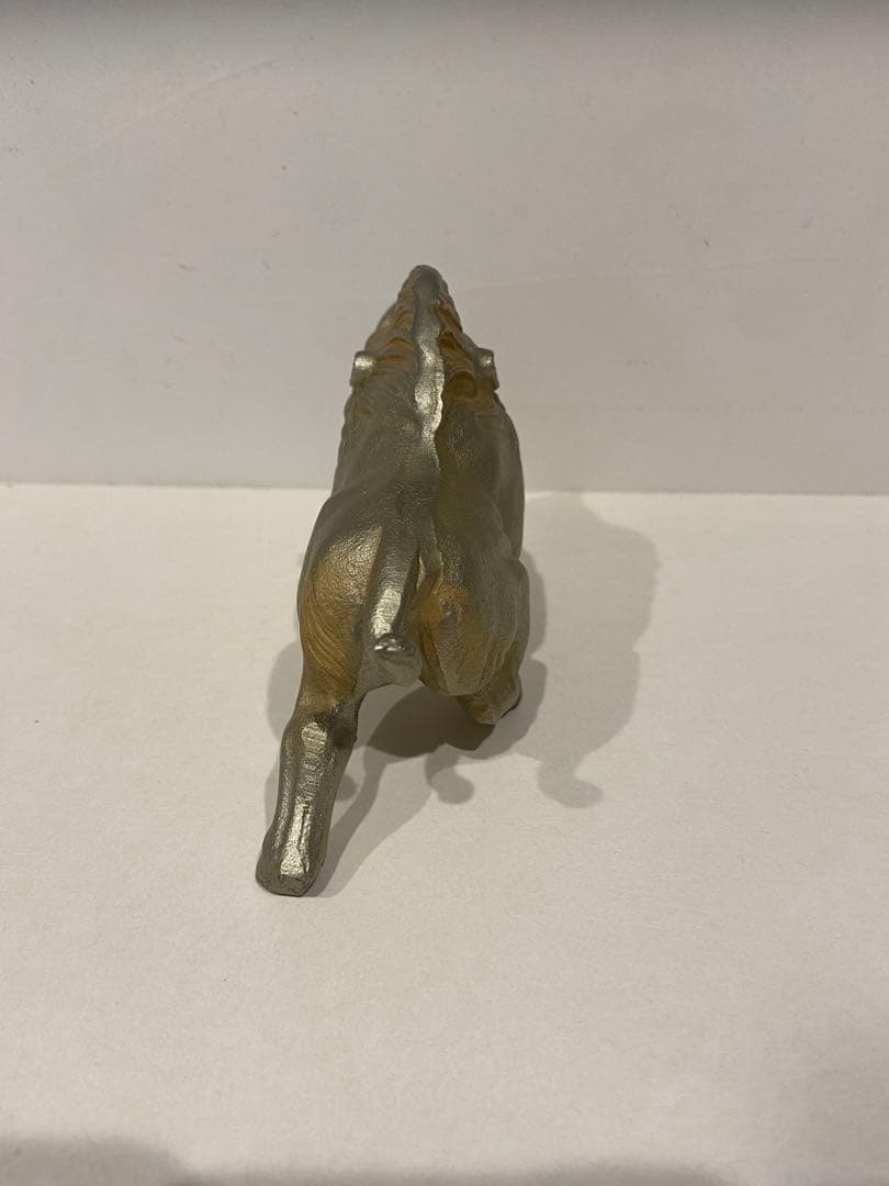 猪の置物　金属工芸