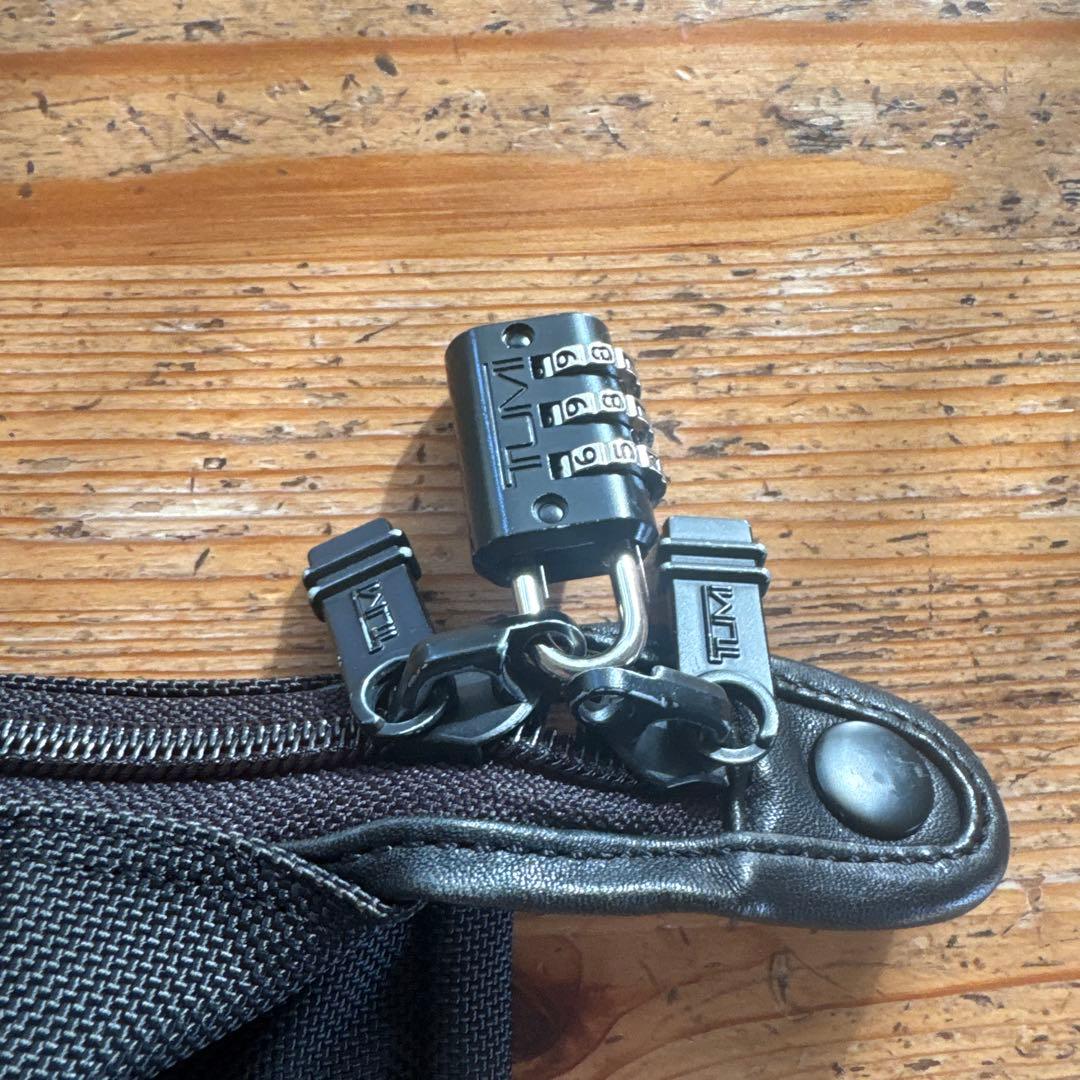 TUMIボストンバッグ