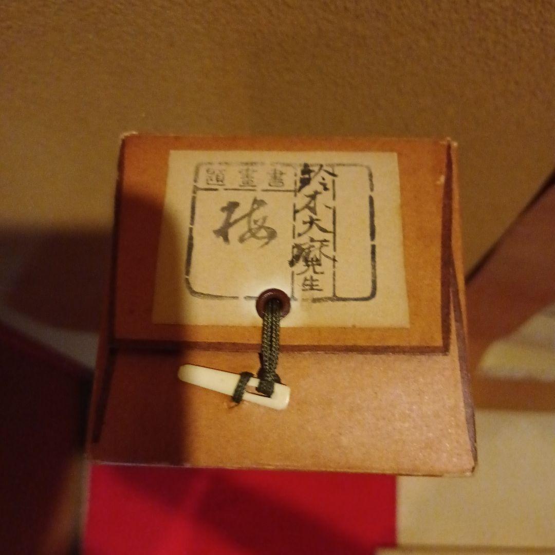 梅の花と小鳥の水墨画掛軸　鈴木大麻 作