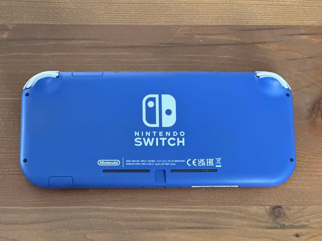 Nintendo Switch Light 本体