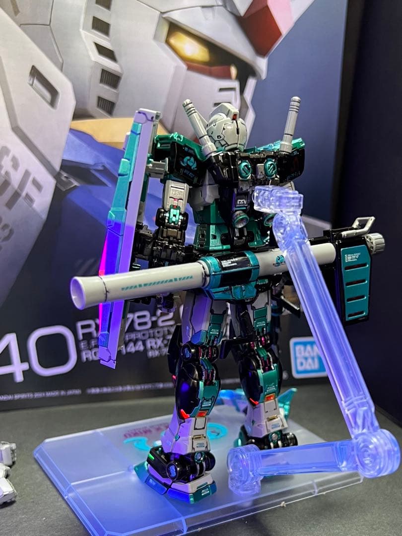 RG 1/144 RX-78-2ガンダムVer.2.0塗装完成品初音ミクカラー