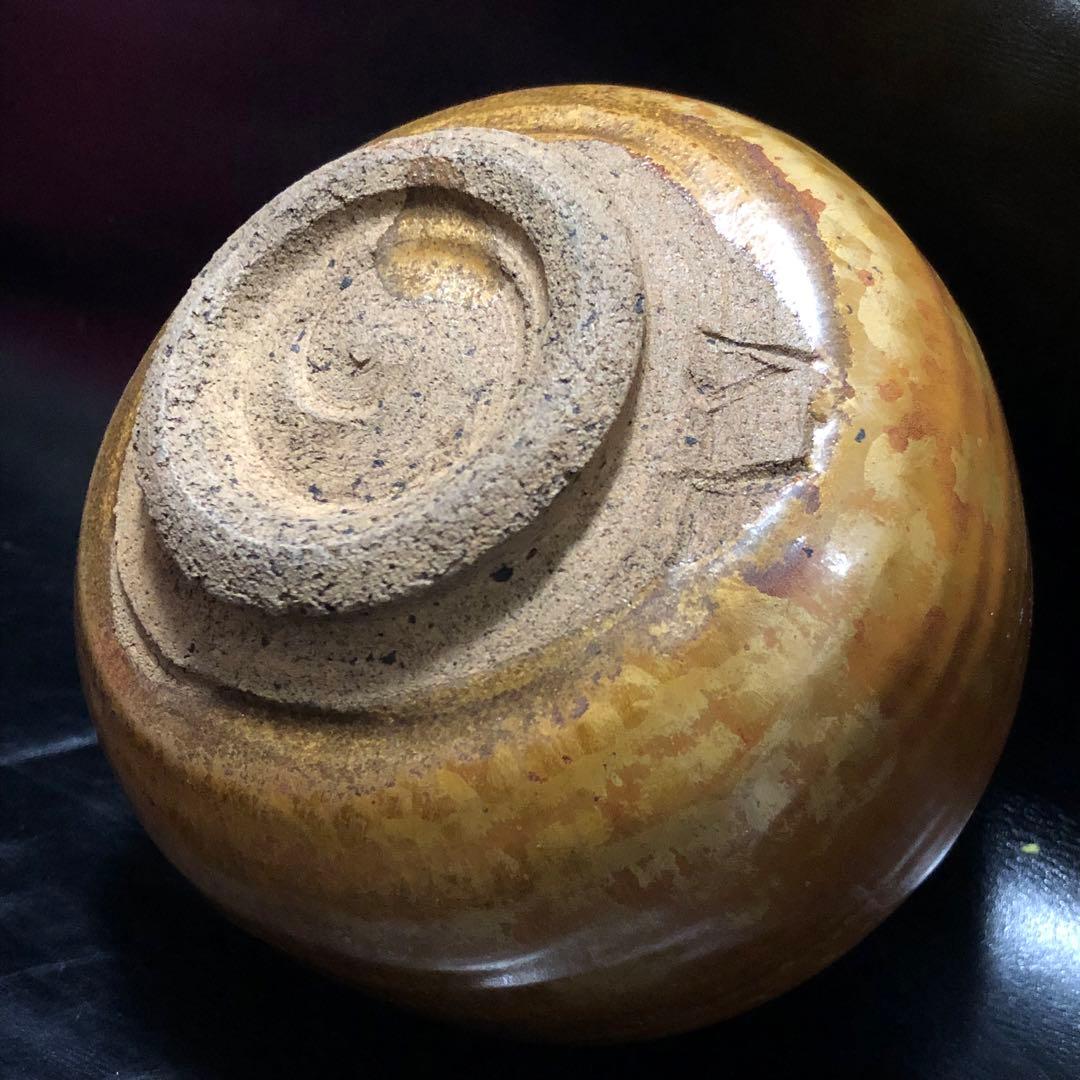 美しい古美術◆蔵の奥から謎めいた黄金に輝く美しい抹茶茶碗が出て来ました。茶道具