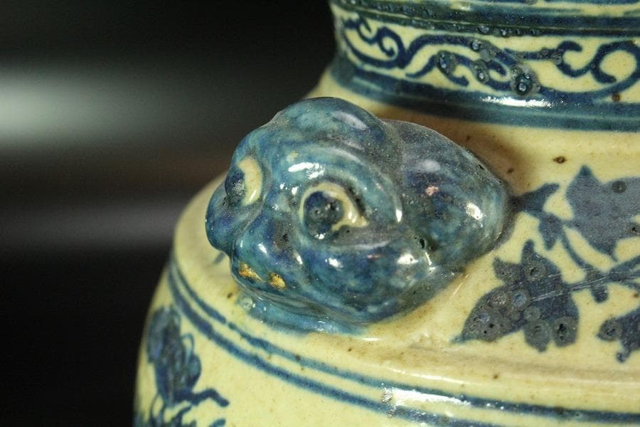 中国美術 青華 纏枝霊芝雲龍紋 獣耳罐 瓶(K-MB253)