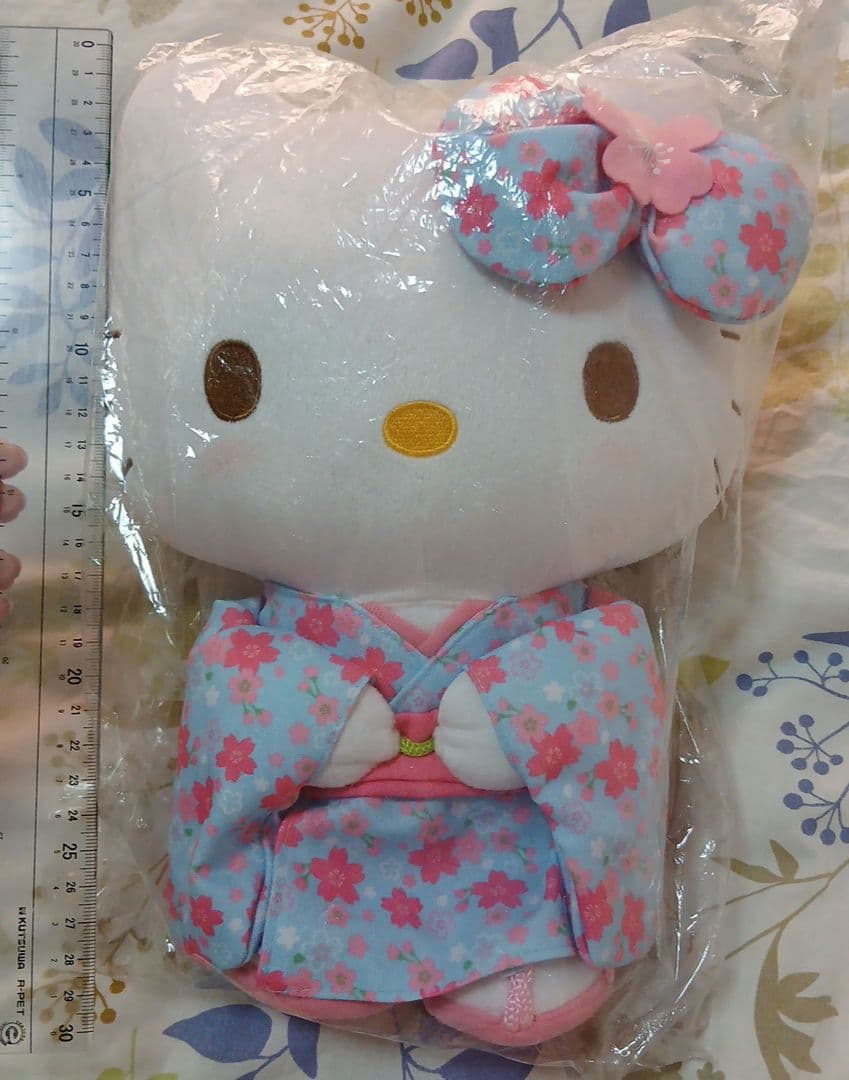 【サンリオ販売終了品】ハローキティ桜着物　Ｍサイズ30.0×21.0