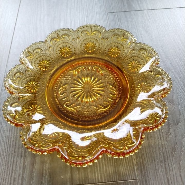 アンティーク琥珀色のガラスのお皿 アクセサリー置き、フェントンお好きな方もー。
