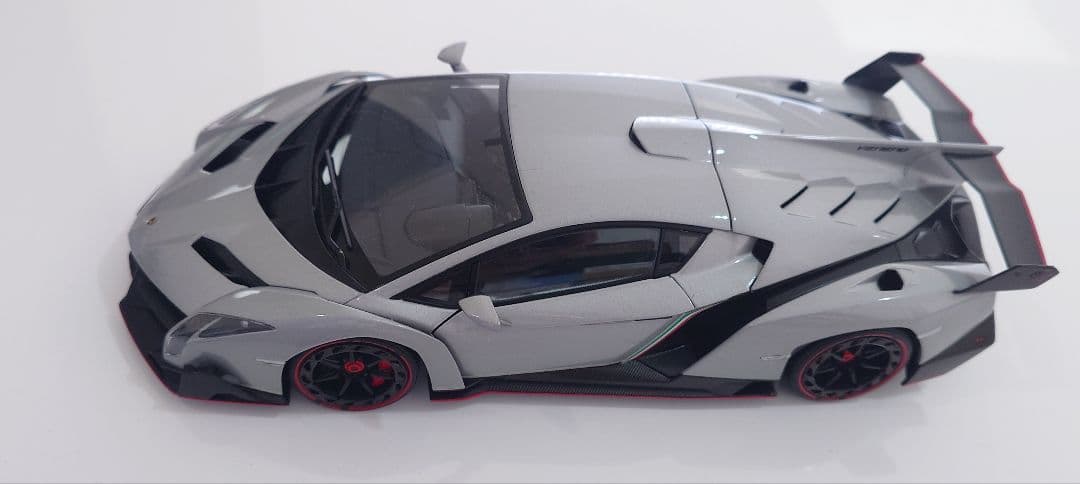 【稀少】ランボルギーニ ヴェネーノ 1/18 【AUTOART】