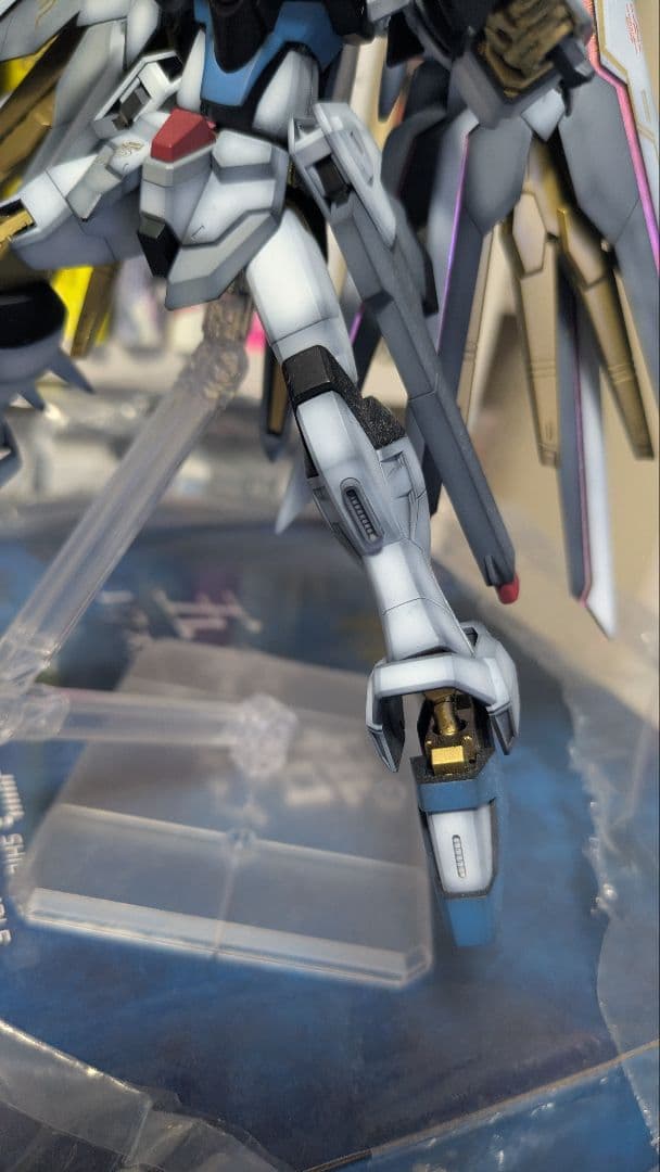 HG　マイティーストライクフリーダムガンダム　塗装完成品