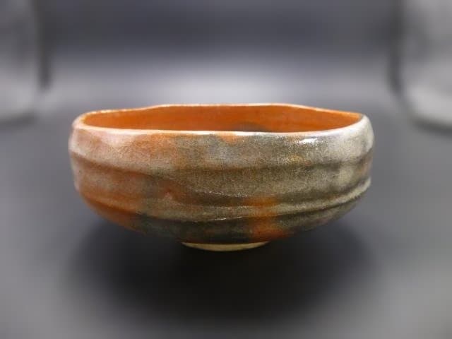 楽吉左衛門　十三代惺入　赤平茶碗／共箱・共布／楽吉左衛門　十四代　覚入極め箱