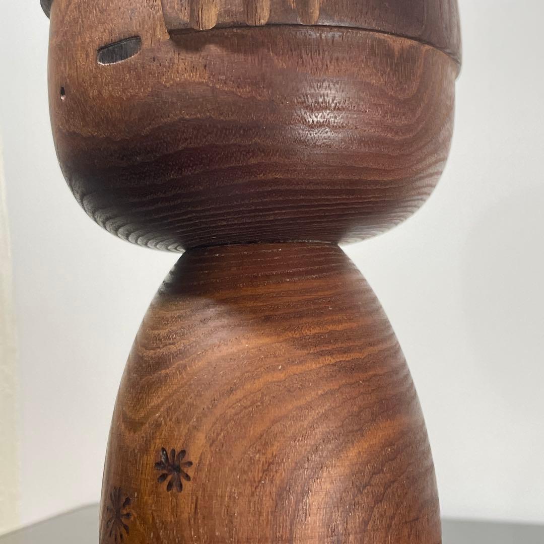 【山中三平】創作こけし｜おかっぱ 伏し目 花模様｜三平こけし 約19cm
