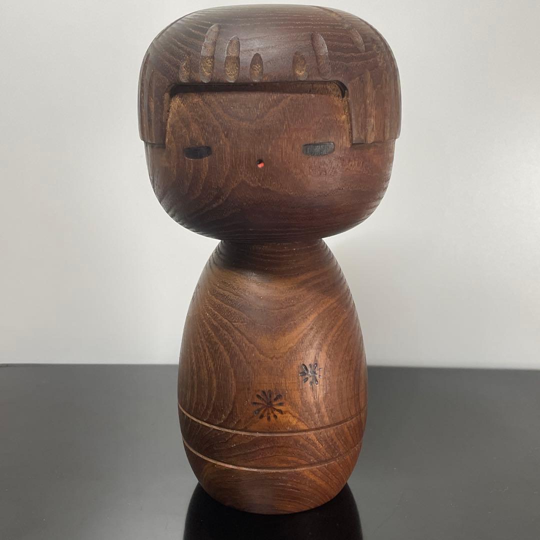 【山中三平】創作こけし｜おかっぱ 伏し目 花模様｜三平こけし 約19cm