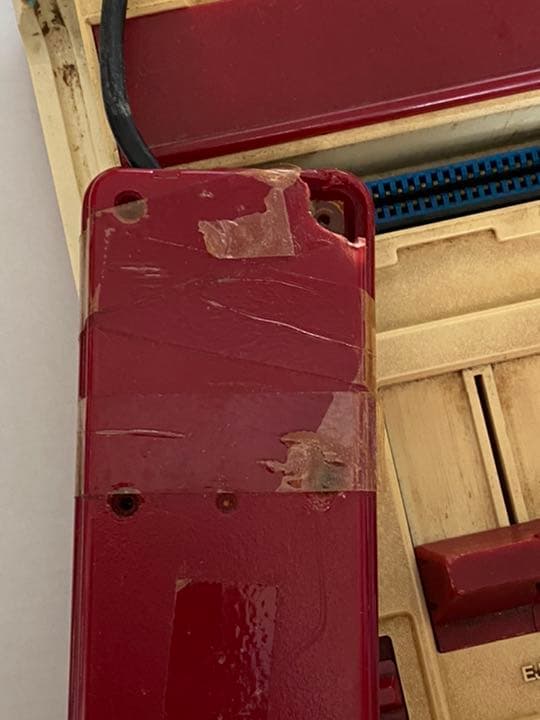 【スーパージャンク品】ファミコン本体　黄ばみ割れ汚れあり　良い味わい出まくり♪