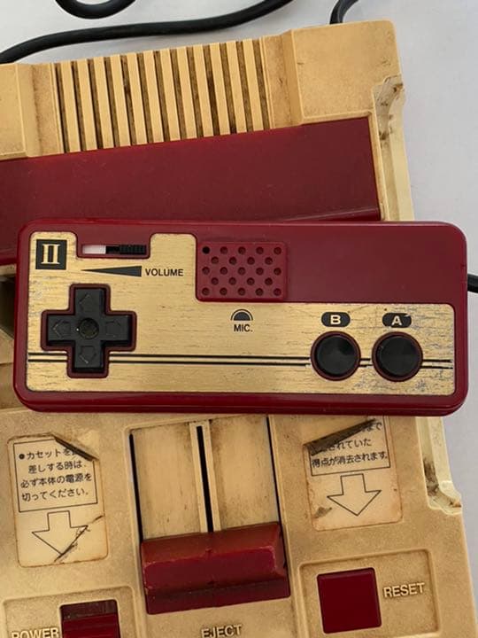 【スーパージャンク品】ファミコン本体　黄ばみ割れ汚れあり　良い味わい出まくり♪