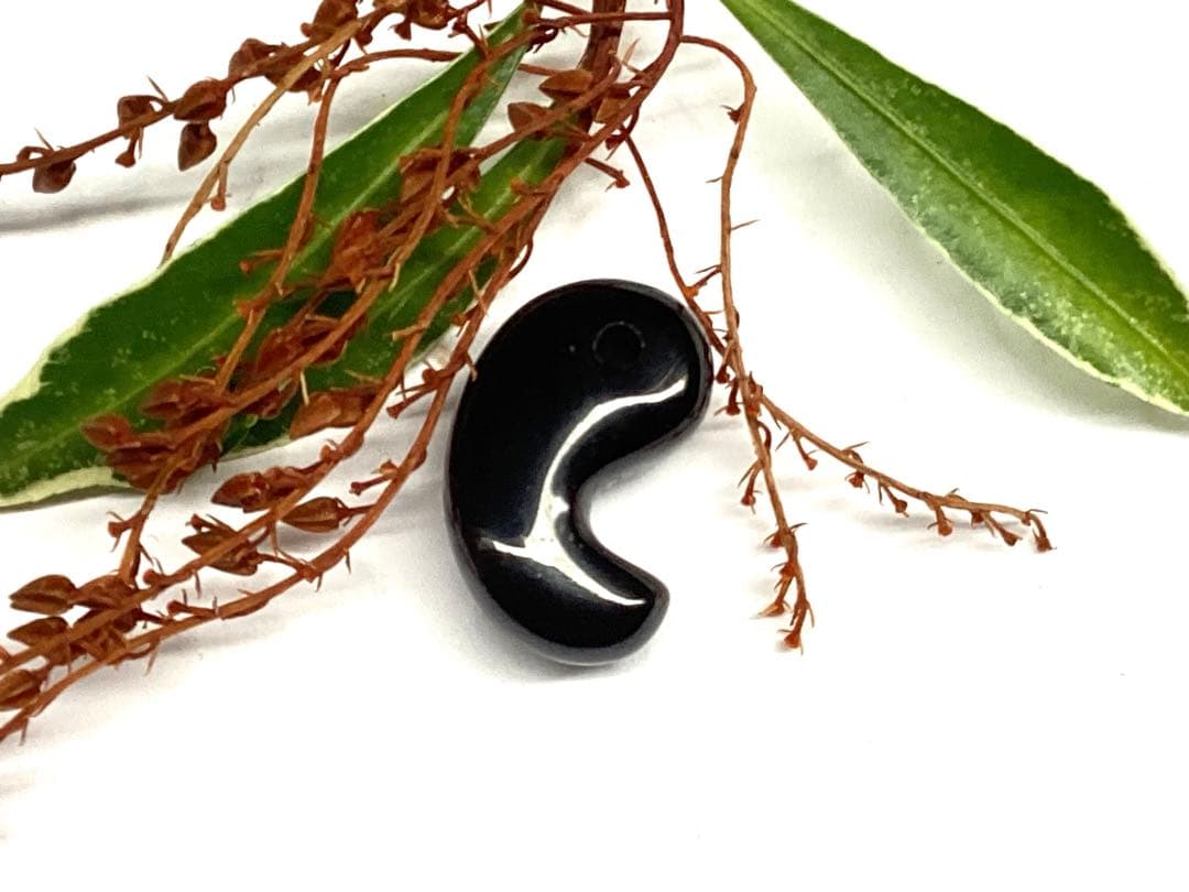 ✳黒平鉱山*モリオン水晶勾玉*希少高額になっています‼️ 本物保証品　業者様も‼️