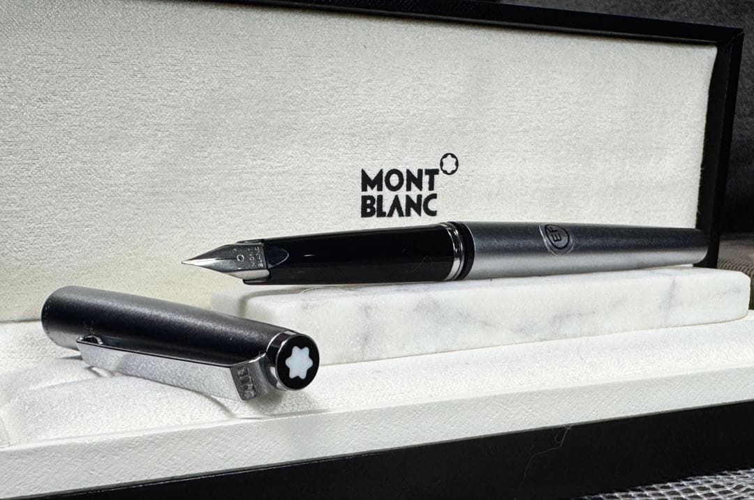 【極美品】モンブランNO300万年筆 EF シルバー・ブラック