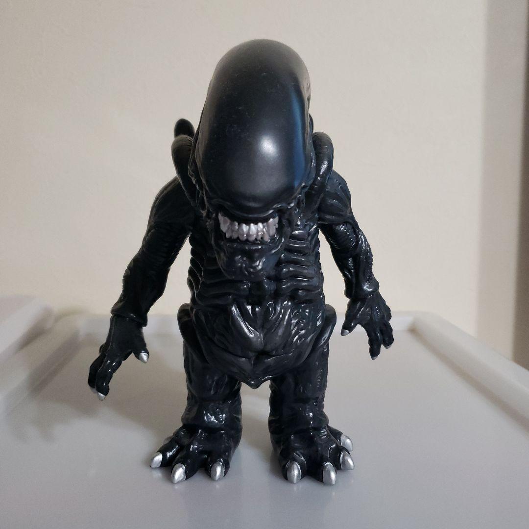 エイリアンフィギュア 黒　ソフビ