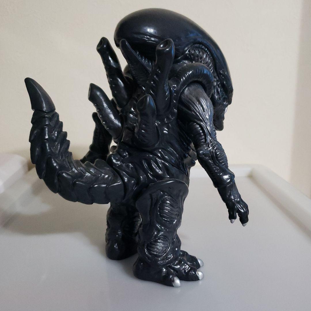 エイリアンフィギュア 黒　ソフビ