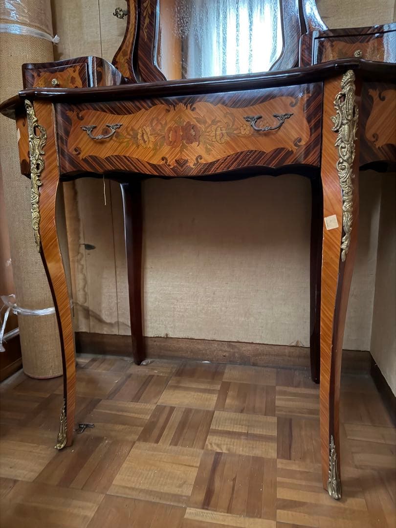 ビクトリアンスタイル ドレッシングテーブルドレッサー