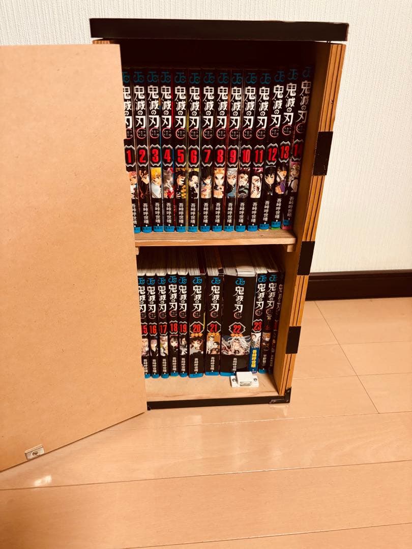 鬼滅の刃　全巻フルセット、本棚付き