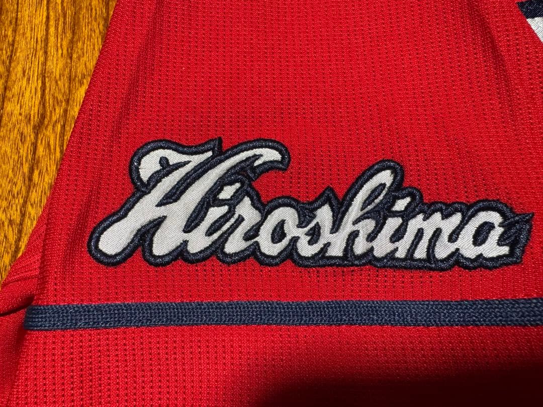 極美品 広島カープ 菊池涼介 背番号33 ハイクオリティユニフォーム Mサイズ