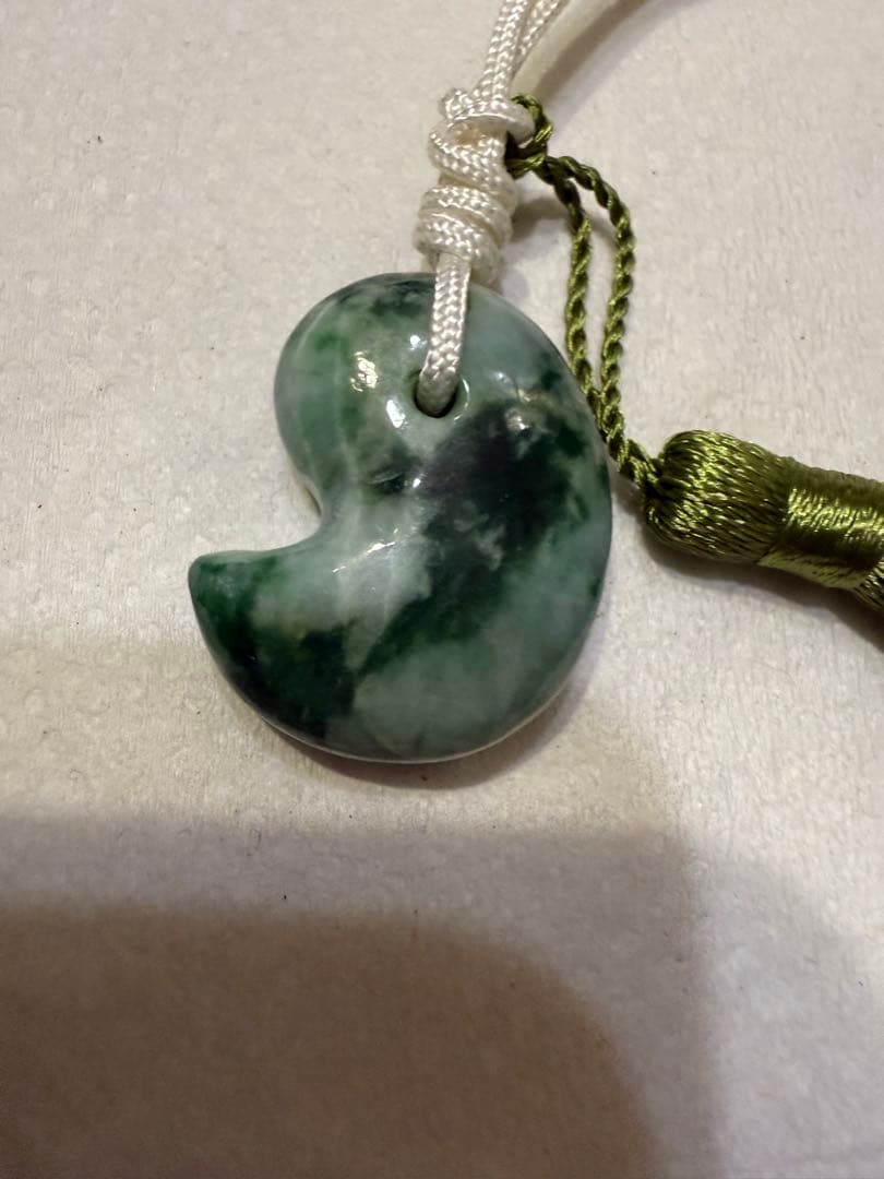 糸魚川翡翠‼️勾玉‼️翡翠（かわせみ）工房で購入品‼️見事な翡翠‼️激安出品‼️送料無料‼️