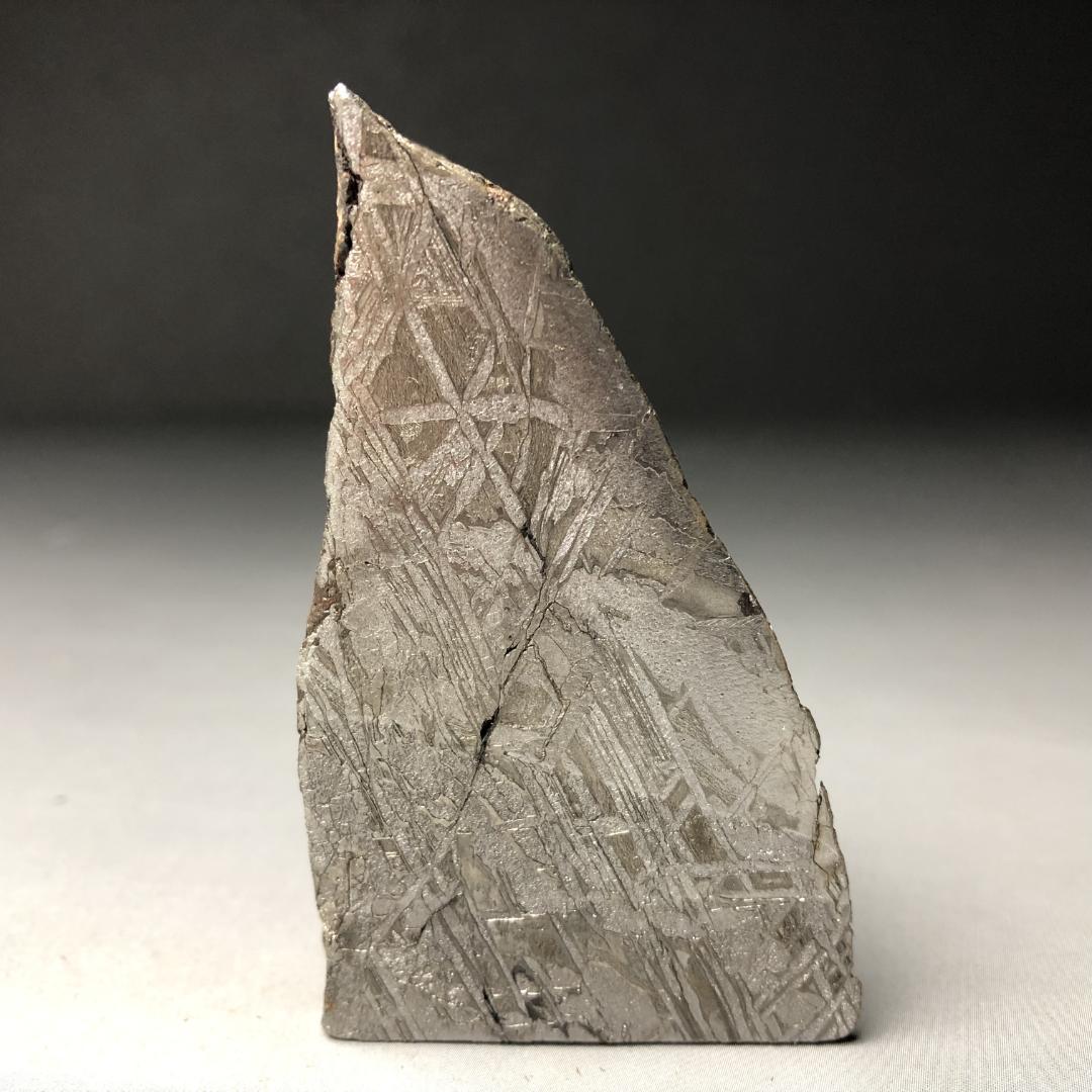 アルタイ隕石 鉄隕石　外皮付き隕石　エンドカット　原石　重さ約236ｇ