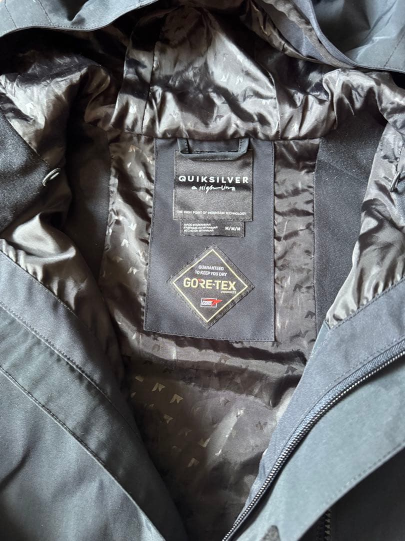Quiksilverゴアテックス　スノーボードウェアセ　M 上下セット