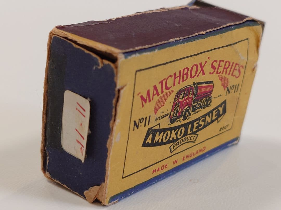 ミニカー MATCHBOX No.11 a ERF Petrol Tanker