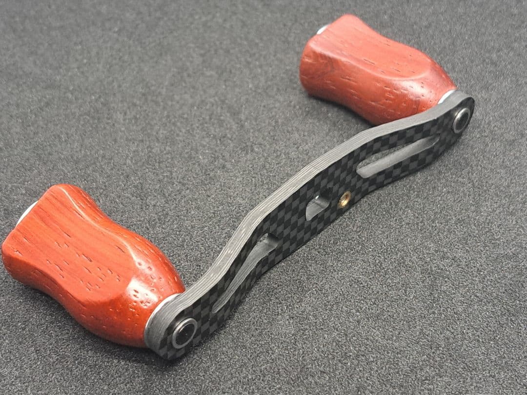 カーボンハンドルノブセット　ダイワ/シマノ対応　全長95mm軸間85mm