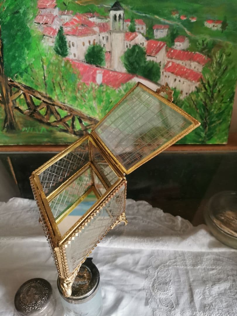 アンティークフランス 格子グラヴィール硝子菱形ジュエリーケース 三つ葉金細工装飾