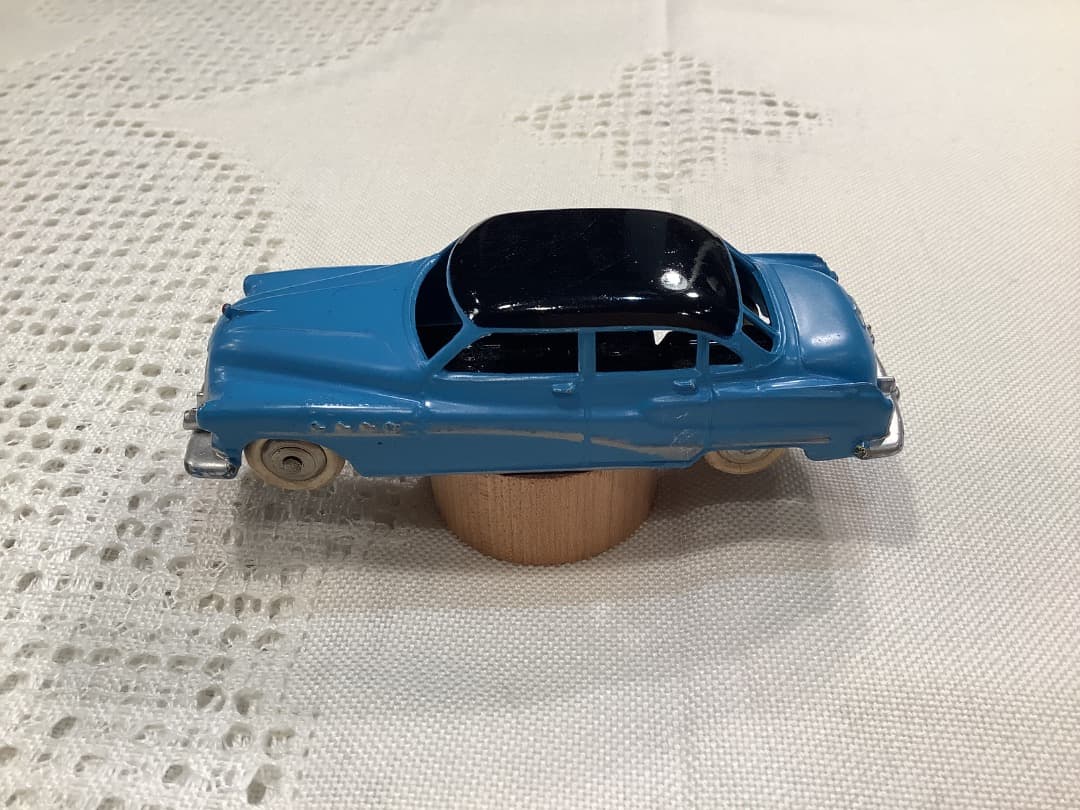 お値下げ！　仏製DINKY TOYS BUICK ROADMASTER ミニカー