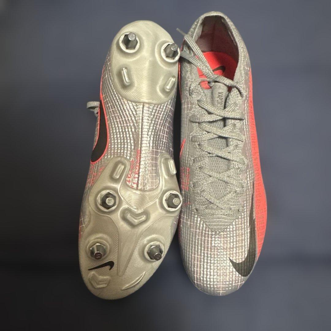 Nike サッカーシューズ スパイク グレー/レッド