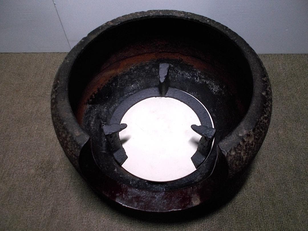 茶道具 鉄鋳物 茶釜 未使用五徳 風炉 桜地紋 底瓦 送料込み