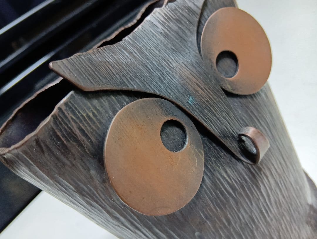 2002年　虎泉刻　純銅　ハンマートーン　金属工芸　オウル　フクロウ　ペン立て