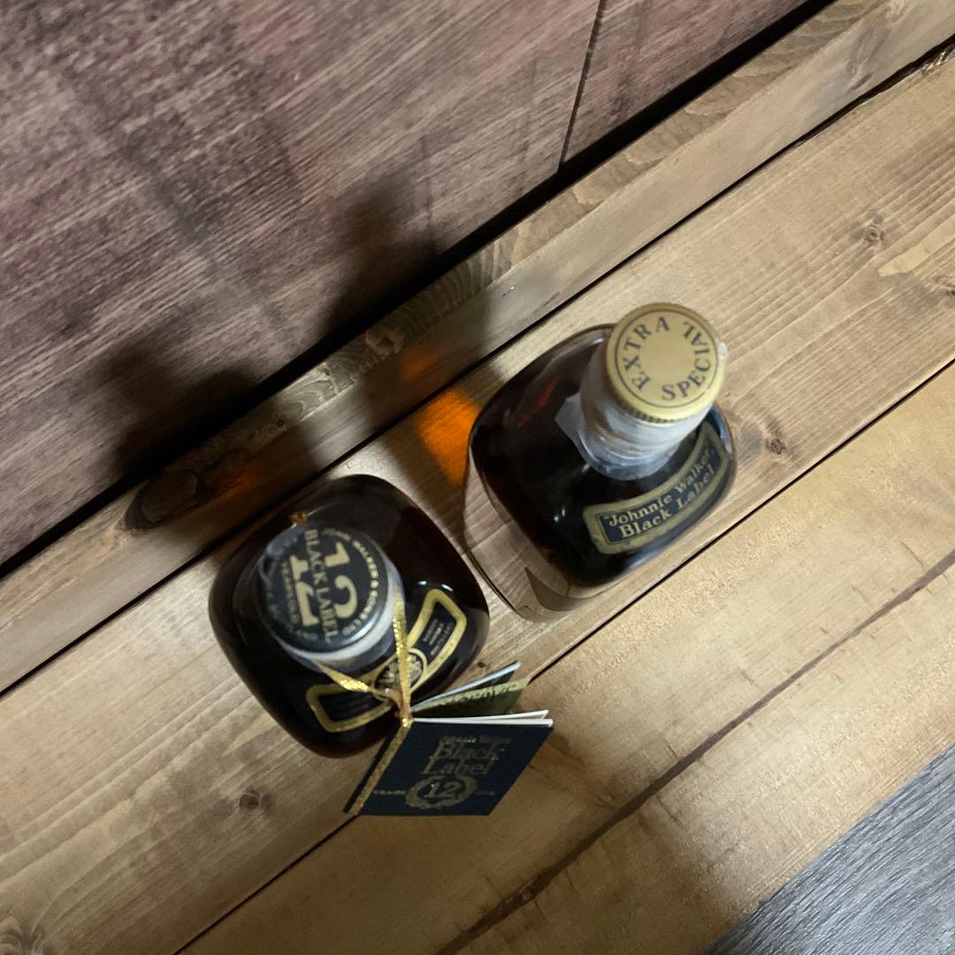 ウィスキー古酒　ジョーウォーカーブラックラベル　金黒キャップ　白紋章2本セット