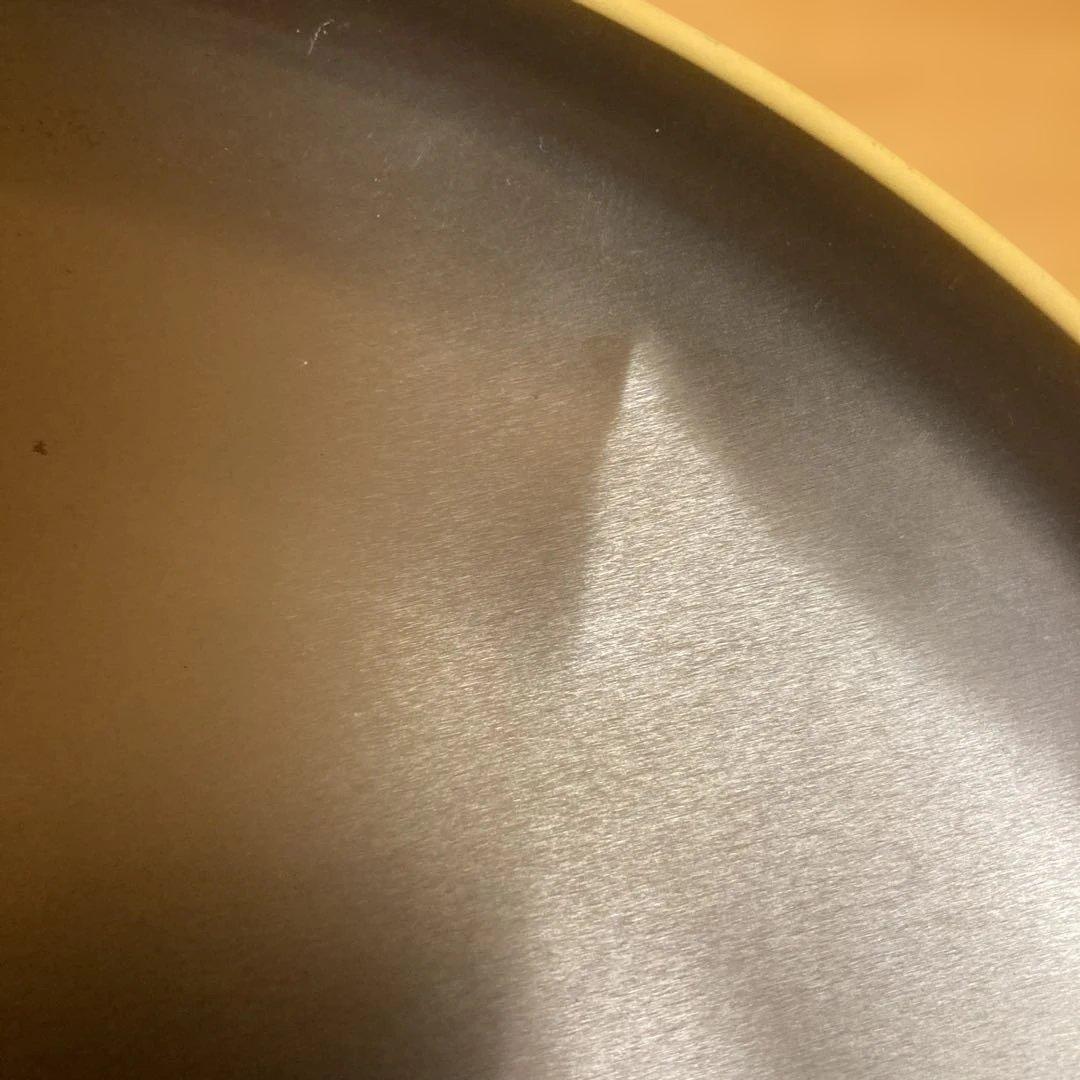 TEMMYE 丸型ブリキプレート　クリームソーダ　ピンクドラゴン　ロカビリー