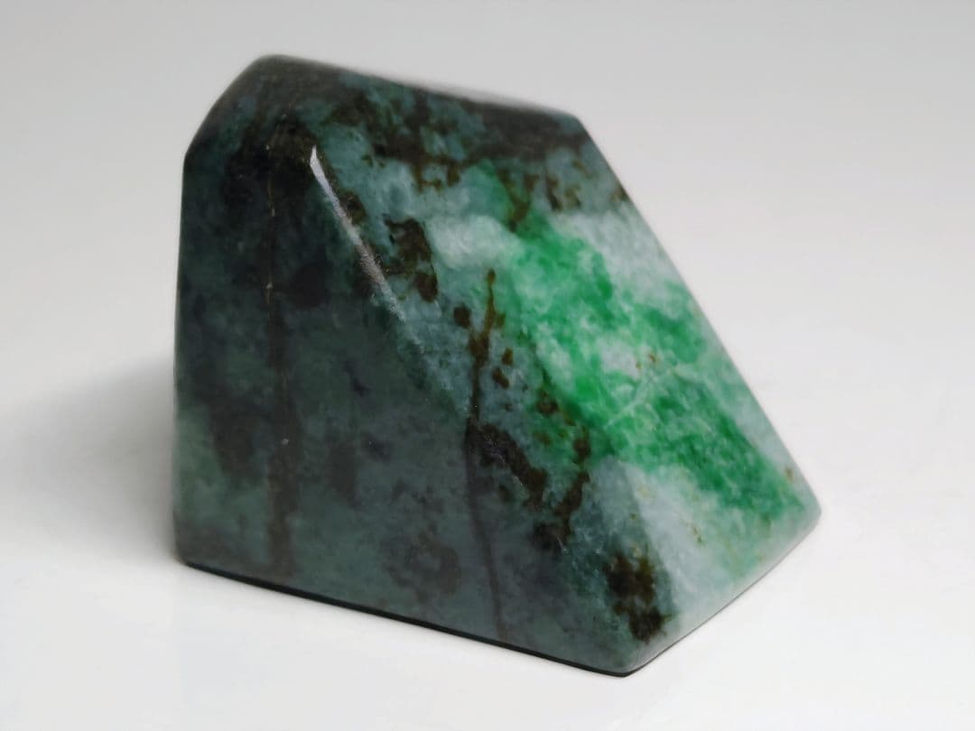 白青緑 194g 翡翠 ヒスイ 原石 鑑賞石 自然石 誕生石 鉱物 鉱石 水石