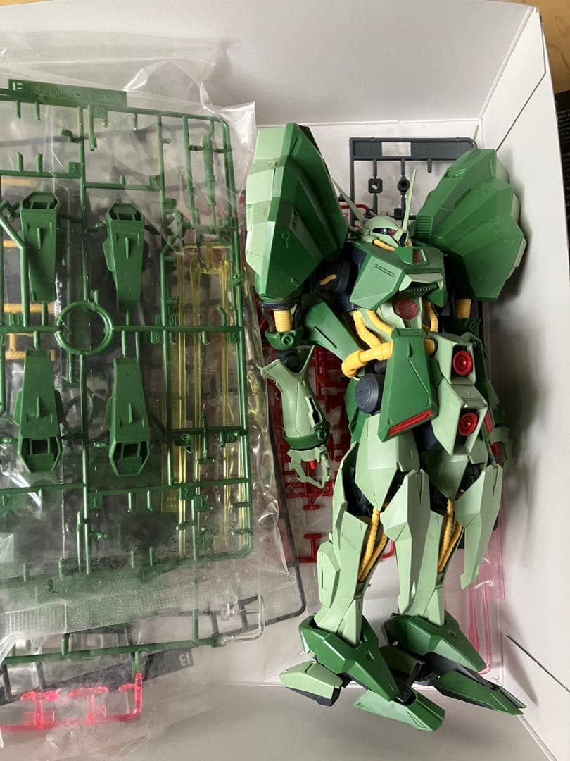 RE/100 1/100 AMX-103 ハンマ・ハンマ 組み立て途中
