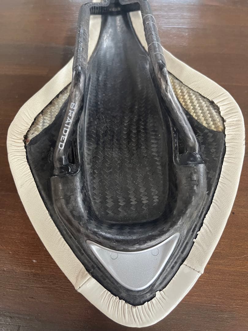 fi'zi:k airone カーボンブレードレール