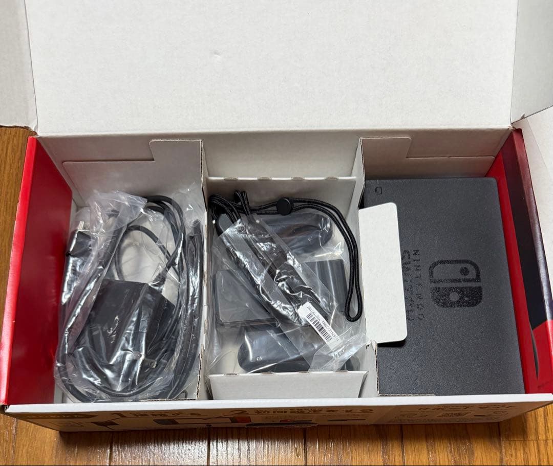 じ*ん様 Nintendo Switch ネオンレッド/ネオンブルー 本体