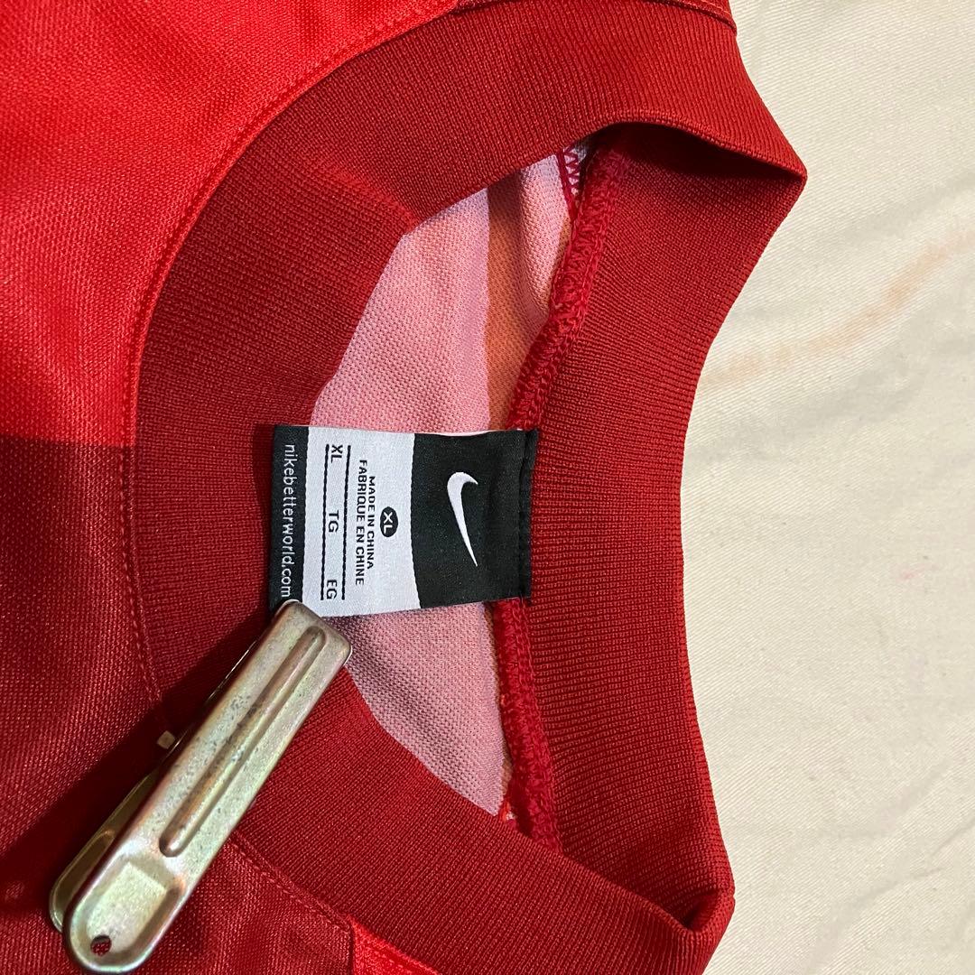 NIKE赤サッカーXLゴールキーパー用シャツ(送料込み)