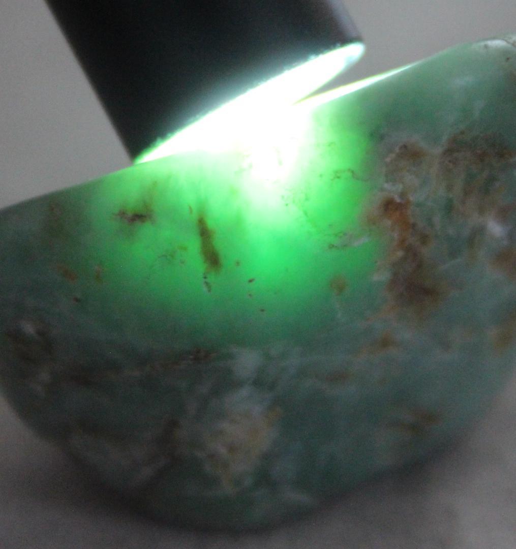 ［明緑・良質］糸魚川翡翠 原石 42.0g