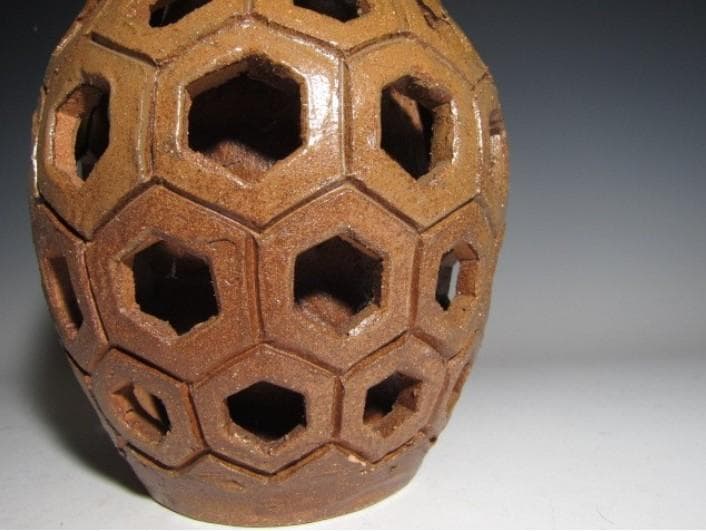 ○梅田明夫 透かし彫り亀甲壷 作品集「楓」付 全高40.5ｃｍ k447